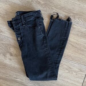 Abercrombie & Fitch Women’s Black Distressed Skinny Jeans